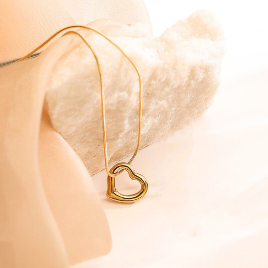 Aurelia Open Heart Necklace – Zariva