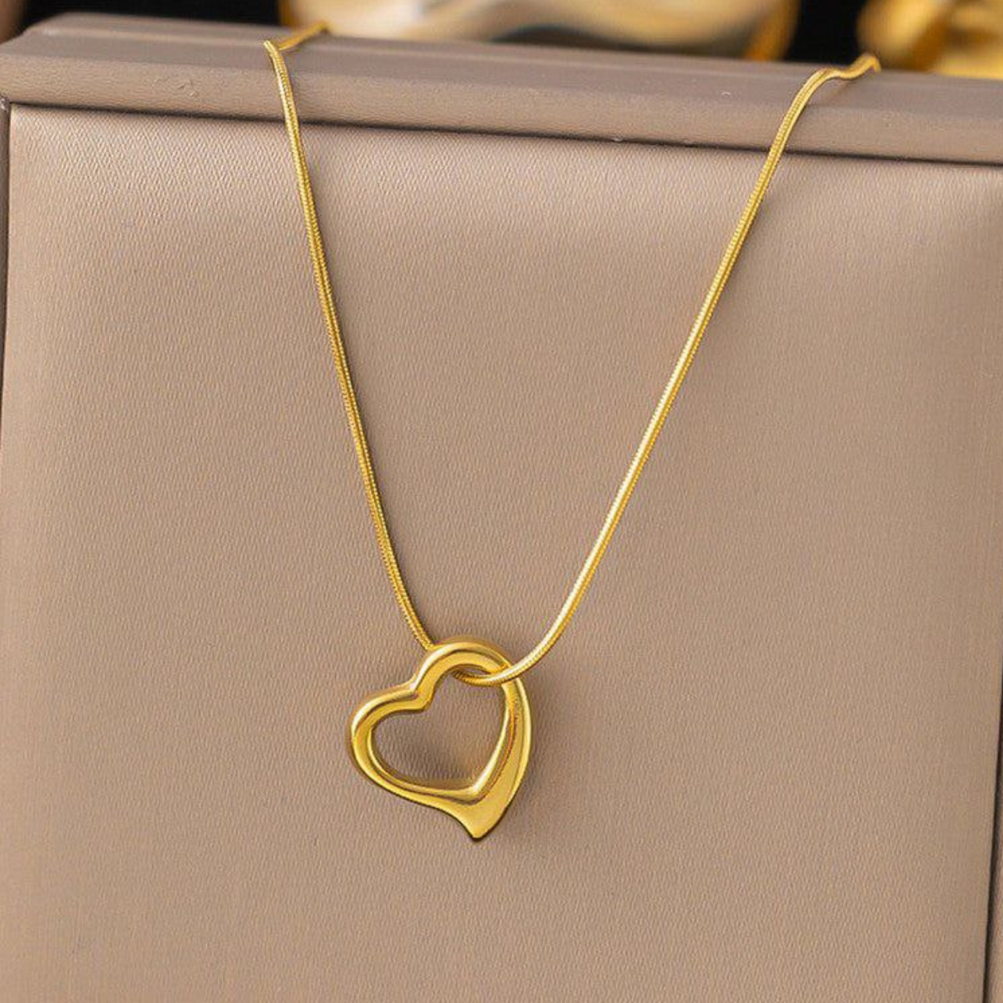 Aurelia Open Heart Necklace – Zariva